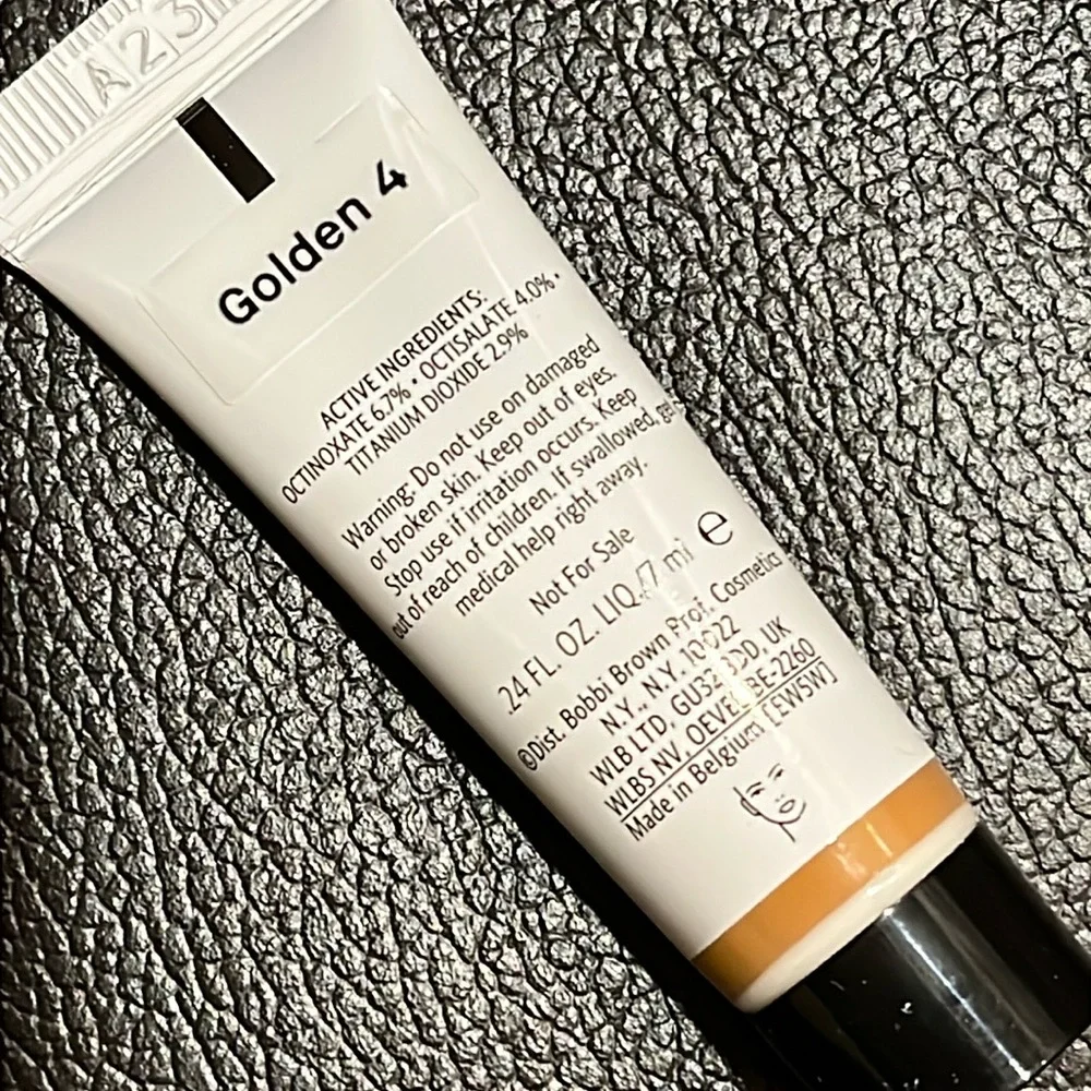 NEW Bobbi Brown Vitamin Enriched Hydrating Skin Tint SPF 15, MINI, GOLDEN 4